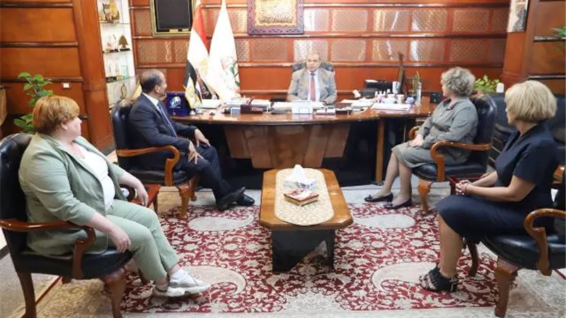 سعفان: تقديم كافة أوجه التعاون والتسهيلات للشركات الأجنبية العاملة بالمشروعات القومية الكبرى