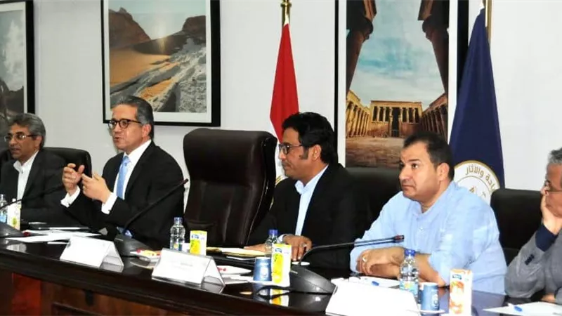 وزير السياحة يجتمع مع مديري المعاهد الأثرية الأجنبية في مصر