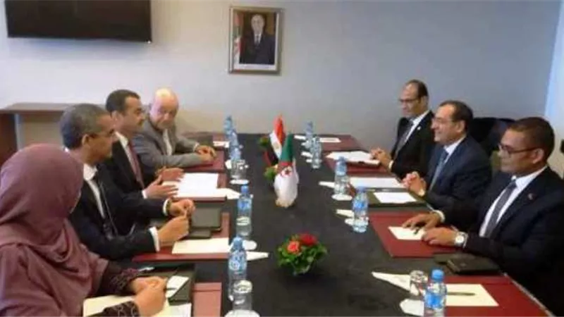 جلسة مباحثات مشتركة لوزير البترول مع نظيره الجزائري على هامش اجتماعات اللجنة العليا بين البلدين