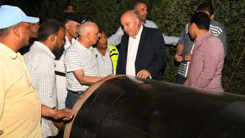 محافظ قنا يتابع أعمال إصلاح خط طرد الصرف الصحى