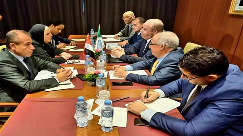 جامع تبحث مع نظيريها بالجزائر سبل تعزيز التعاون الصناعي والتجاري المشترك