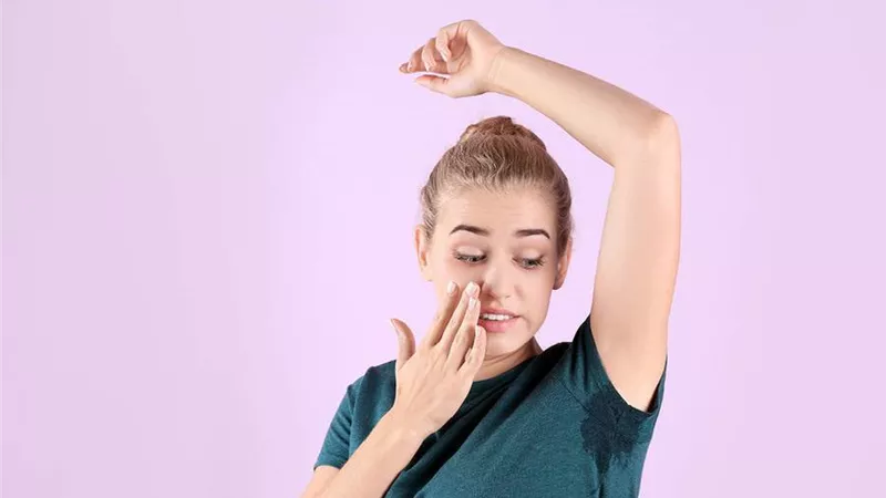 نصائح هامة لتجنب رائحة الجسم الكريهة بسبب التعرق الزائد في الصيف