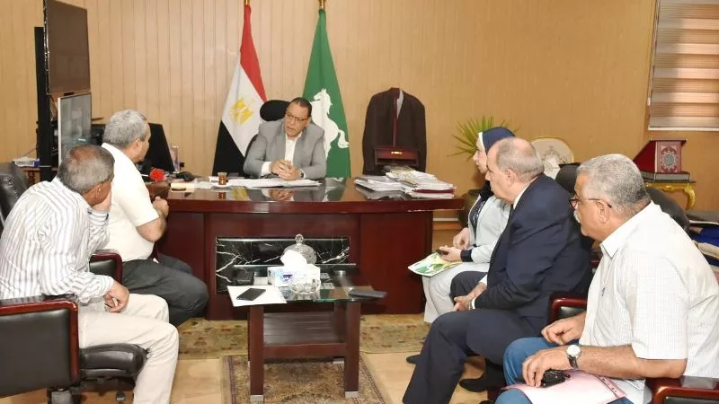 محافظ الشرقية يعقد إجتماعاً لبحث ودراسة إمكانية وصول القطار الكهربائي لمدينة بلبيس
