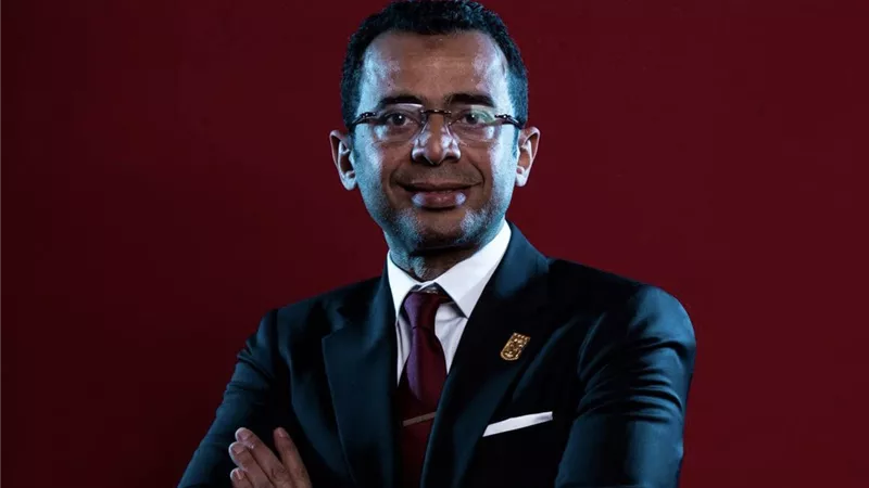 عمرو محب يعود للإشراف على إدارة العلاقات الدولية بالاهلى