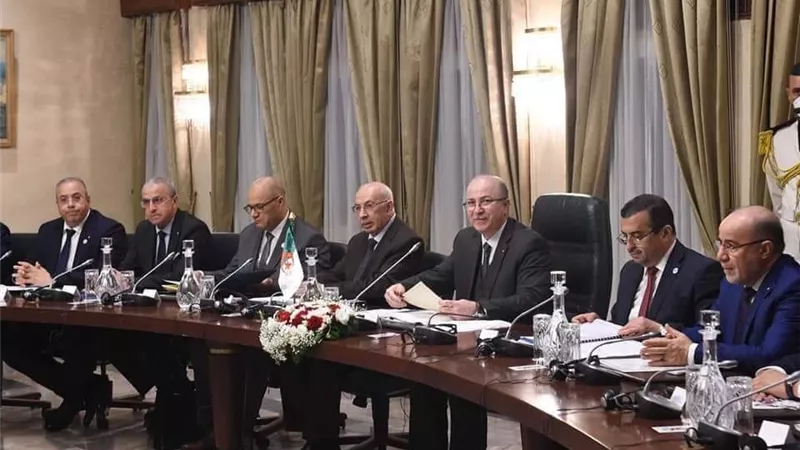 الوزير الأول الجزائرى: الجزائر تقدم كافة شروط النجاح للاستثمار والشراكة