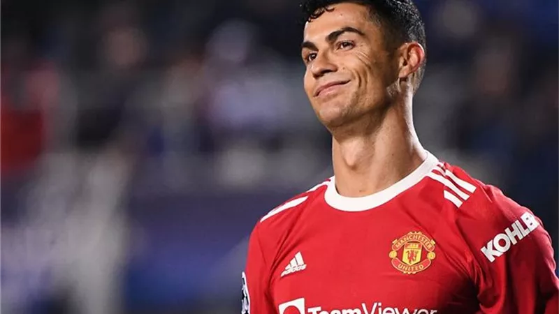 هل يرحل رونالدو من مانشستر يونايتد ؟ .. فرنانديز يرد