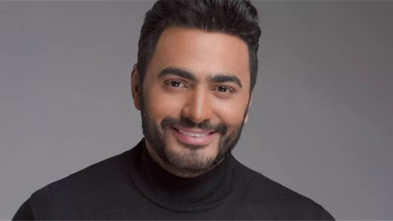 الشاعر تامر حسين يروج لأغنية 