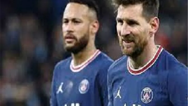 مفاجأة من العيار الثقيل.. باريس سان جيرمان يبحث الاستغناء عن ميسى ونيمار