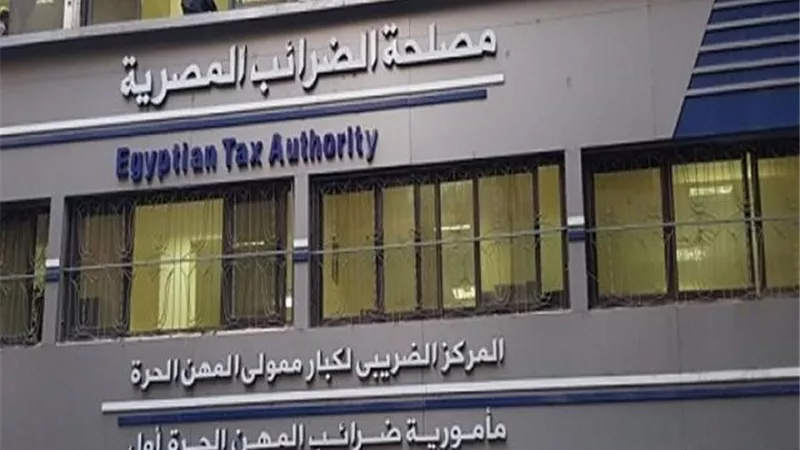 اتخاذ الإجراءات القانونية ضد من يقوم ببيع هذه المنتجات دون وجود الطابع الضريبى عليها وإحالته إلى النيابة