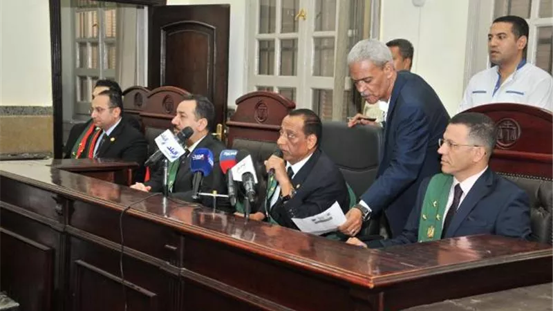 حيثيات شقة الزمالك : احمد عبد الفتاح اعترف في التحقيقات بحيازته وزوجته للآثار وخبرته المشهود بها