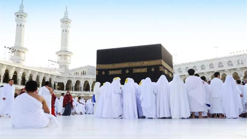ماذا يقول الحجاج عند بداية الطواف؟