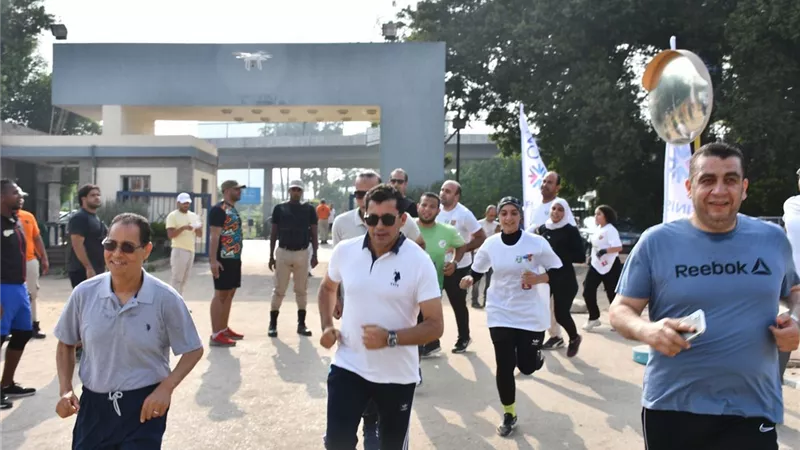 وزير الرياضة يقود الماراثون الأخضر بمركز التنمية الشبابية بالجزيرة..صور