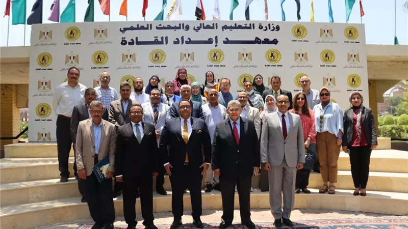 معهد إعداد القادة يستقبل رئيس الجامعة الصينية