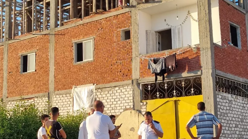 بمشاركة شرطة التعمير.. جهازالنوبارية الجديدة يُوقف مخالفة بناء .. صور
