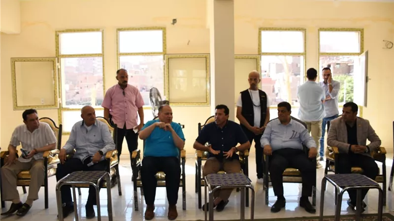 وزير الرياضة ومحافظ أسيوط يتفقدان مركز شباب منفلوط