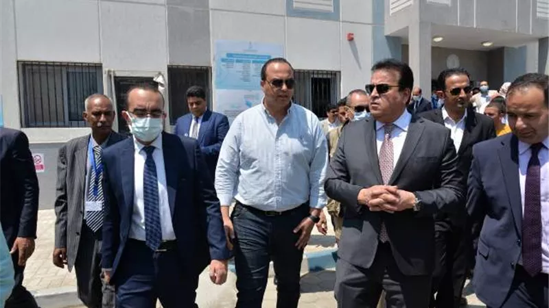 بالصور.. وزير التعليم العالي يزور مستشفى أورام الإسماعيلية التعليمي