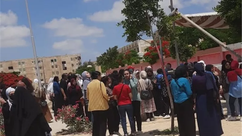 توافد طلاب الثانوية العامة بالاسكندرية لآداء امتحان الكيمياء والجغرافيا