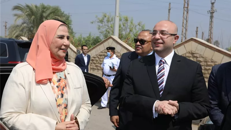 القباج تبدأ زيارتها لبنى سويف