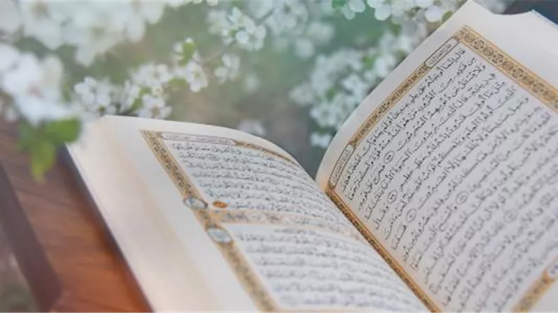 البحوث الإسلامية يوضح حكم قراءة القرآن والذكر بصوت مرتفع أثناء تشييع الجنازة