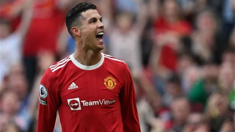 اللعب مع ميسي والعودة للريال.. 5 خيارات أمام رونالدو بعد طلبه الرحيل عن مانشستر