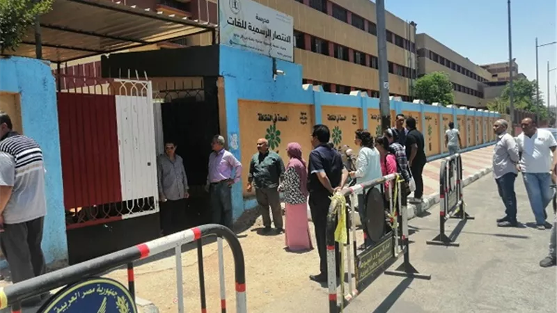 طلاب أسيوط يشكون من صعوبة الكيمياء