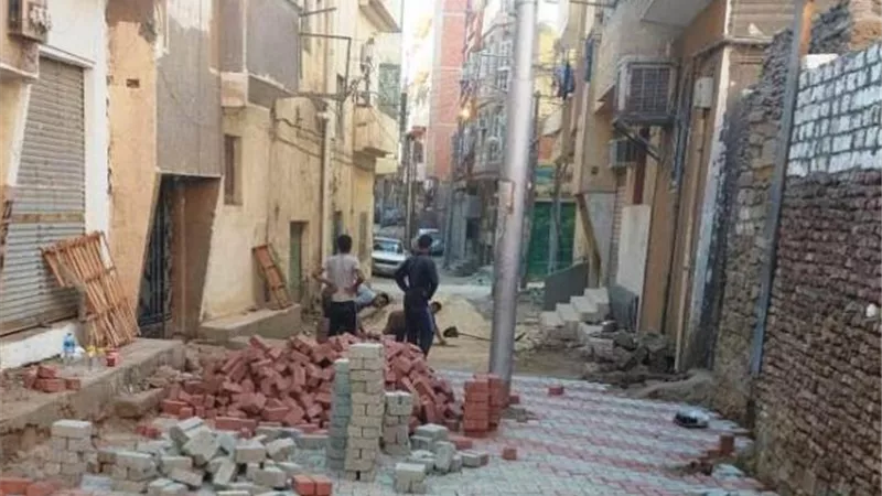 رصف الشوارع الداخلية وتركيب الإنترلوك للشوارع الجانبية والفرعية بوسط المدينة