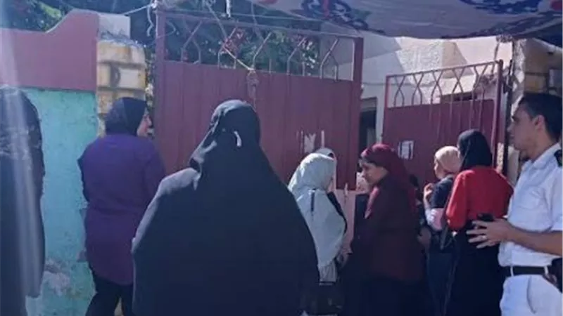 بكاء وإغماء في لجان الثانوية العامة بدمياط