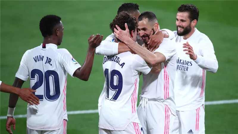 ريال مدريد يحسم مصير نجم الفريق
