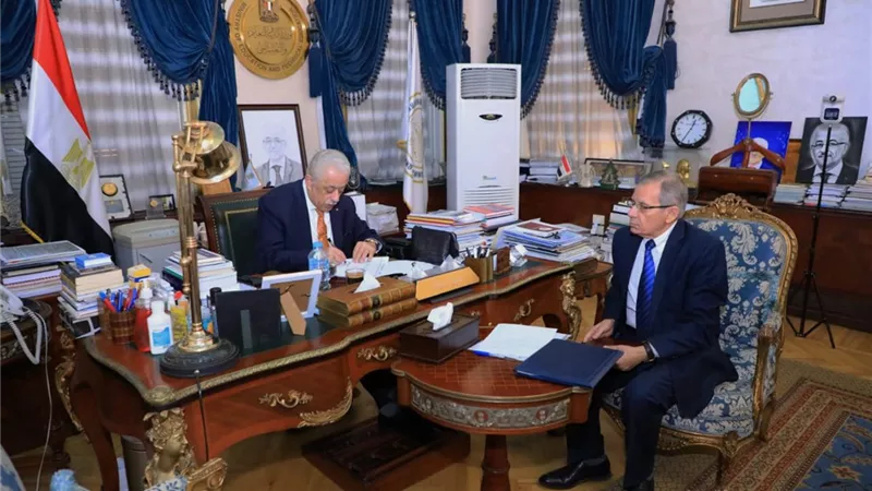 بالصور.. اوائل شهادات الدبلومات الفنية 2022