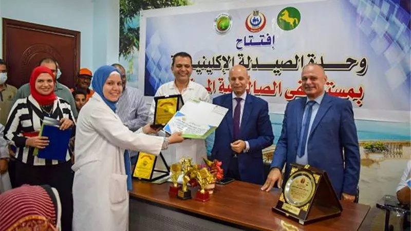 وكيل وزارة الصحة يفتتح قسم الصيدلة الإكلينيكية بمستشفى الصالحية