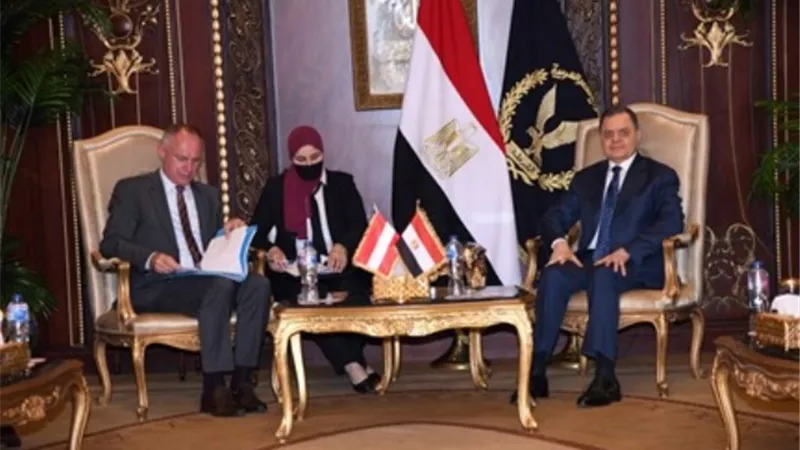 وزير الداخلية يستقبل نظيره النمساوي ويستعرضان التعاون بين البلدين