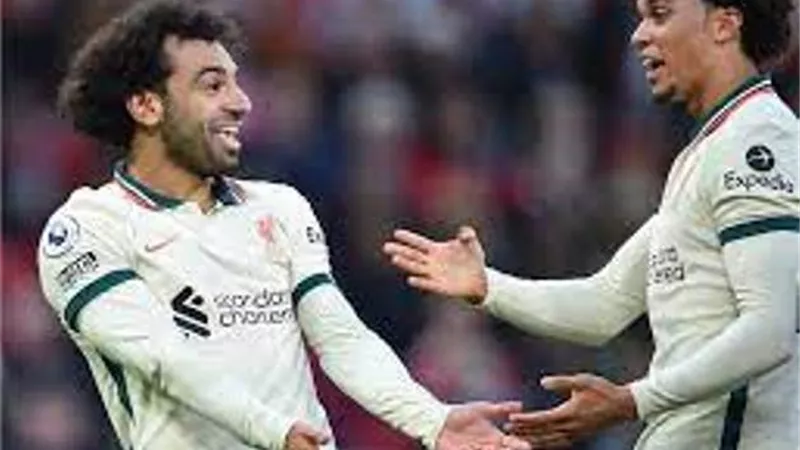 أرنولد يعلّق على تجديد صلاح لليفربول