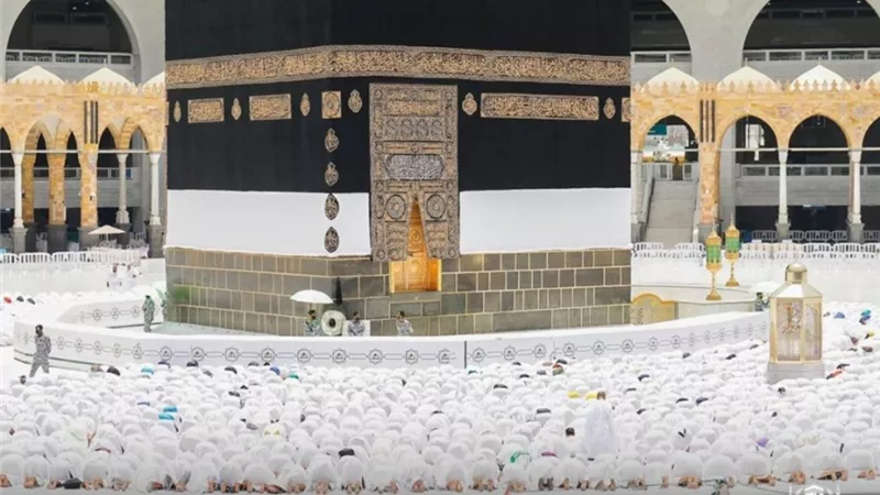 السعودية.. الشيخ السديس يدشّن حملة زمزم لحجاج بيت الله الحرام بعرفة