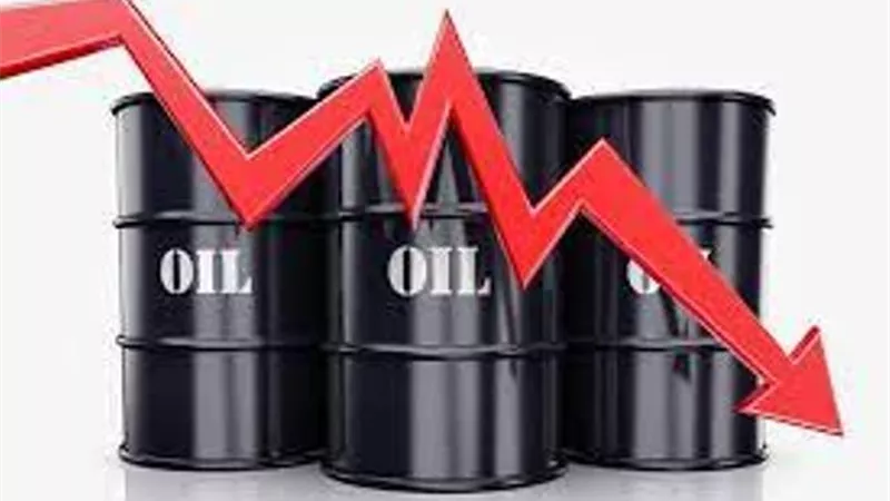 انخفاض أسعار النفط مع استمرار نقص المعروض