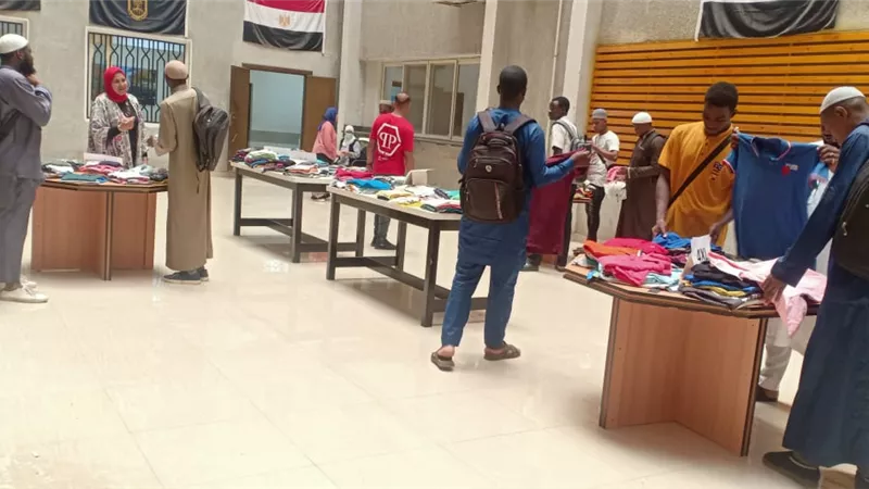 تنظيم معرض الكساء الخيري لسد احتياجات الطلاب الوافدين