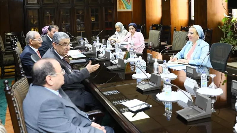 وزيرا الكهرباء والبيئة يضعا اللمسات الأخيرة لـ