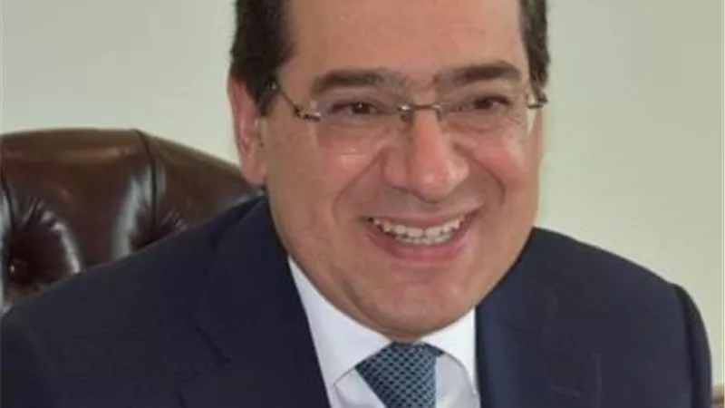 الملا يدعو الشركات العالمية للاستثمار بمناطق امتياز شلاتين للبحث عن المعادن