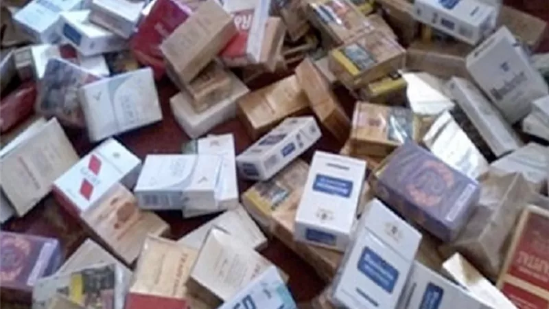 ضبط صاحب محل لبيع السجائر بـ1040 علبة مجهولة المصدر