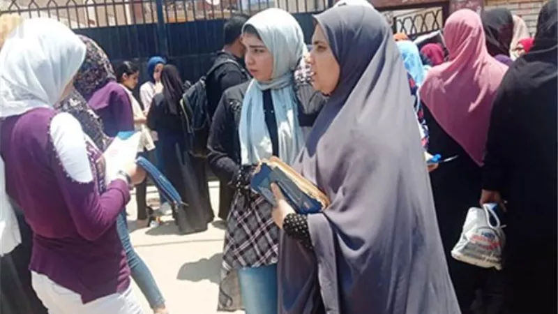 طلاب الثانوية العامة يشكون من صعوبة الجغرافيا للثانوية العامة