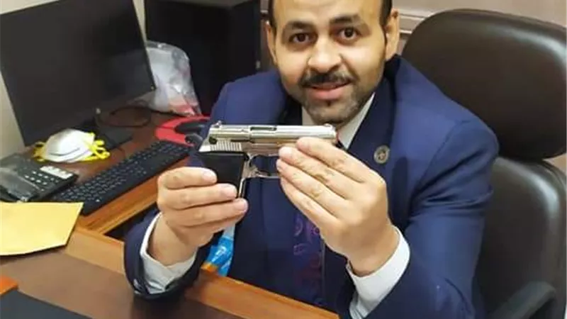 جمارك المطار تضبط محاولة تهريب سلاح ناري