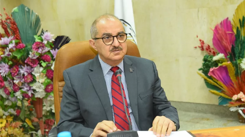 رئيس جامعة أسيوط يعين وكيلاً جديداً للطب البيطرى