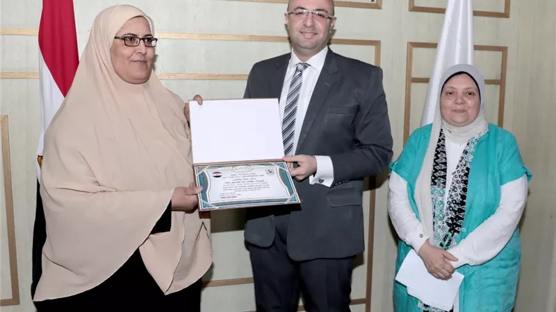 المجلس التنفيذي ببني سويف يُكرًم 3 نماذج نسائية متميزة بوحدات الرصد الميداني