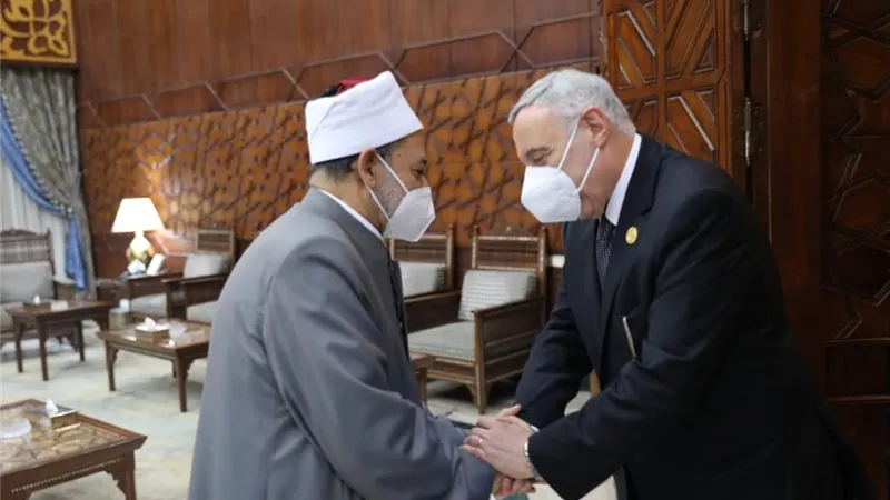 رئيس الدستورية العليا يقدم التهنئة للإمام الأكبر بعيد الأضحى