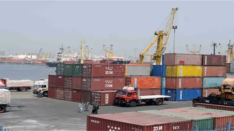تداول 940 طن بضائع عامة بميناء نويبع البحري