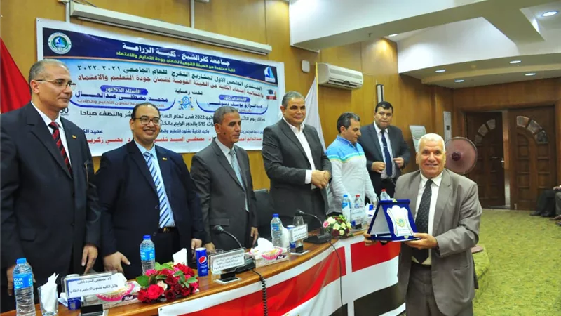 رئيس جامعة كفرالشيخ يشهد المنتدى الأول لمشاريع تخرج طلاب كلية الزراعة