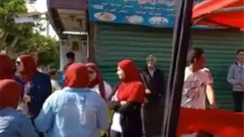 الشباب فى مقدمة المشاركين فى الاستفتاء بروض الفرج .. فيديو