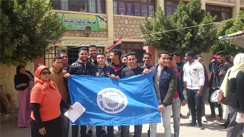 طوابير طلاب جامعة القناة للمشاركة في التصويت علي التعديلات الدستوريه