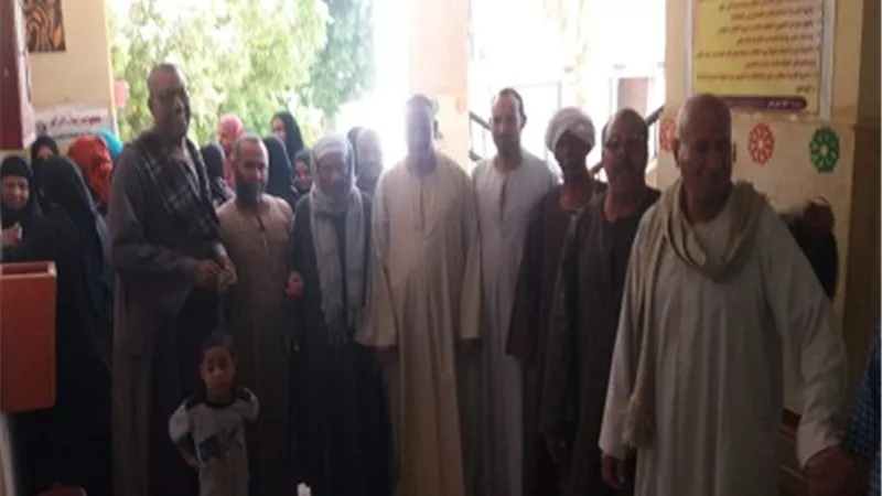اقبال كبير على لجنة مدرسة البارود بقنا