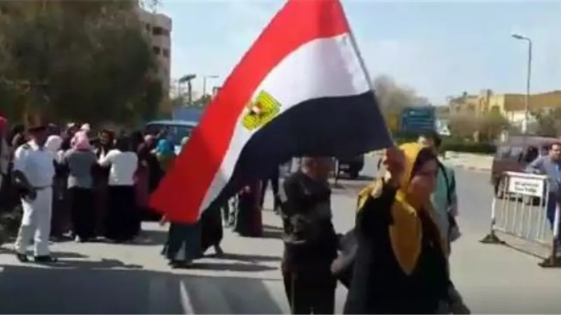 اعلام مصر تزين المشهد فى لجنة الوافدين بـ 15 مايو .. فيديو