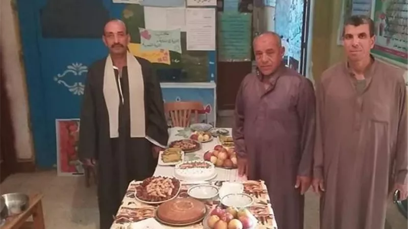 أهالى الوادى الجديد يستقبلون الناخبين بـ